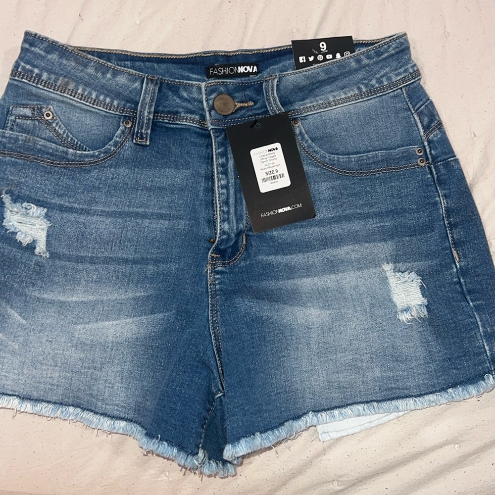 Women’s booty denim shorts